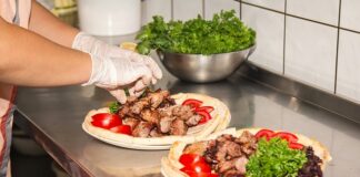 Ile kosztuje kebab w Dubaju?