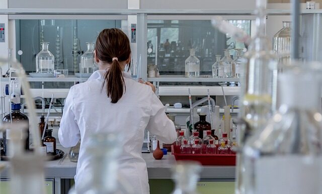 Ile zarabia lekarz w Danii?