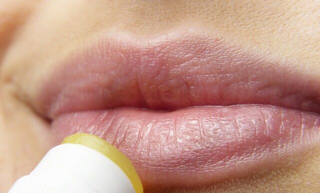 Jakich kosmetyków nie można do samolotu?