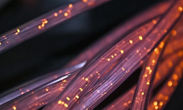 Czy kable trzeba wyciągać na lotnisku?