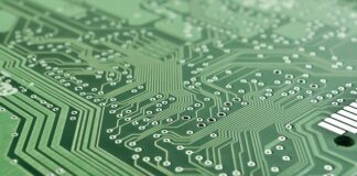 Co trzeba wyjąć z bagażu podręcznego do kontroli?