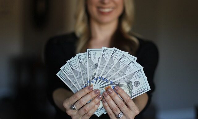 Ile zarabia się w Żabce?