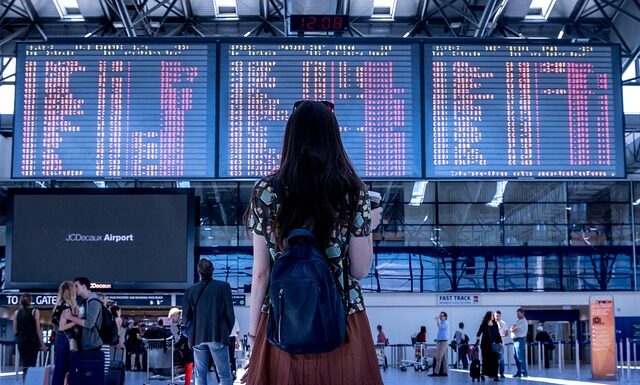 O której trzeba być na lotnisku przed odlotem?