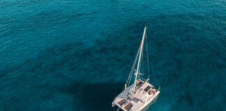 Katamaran czy jacht jednokadłubowy